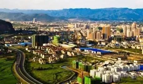 独山县烧400亿打造的宏伟建筑竟烂尾，这是怎么回事？