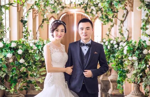 西安婚纱摄影工作室排行榜   西安拍婚纱照一般多少钱