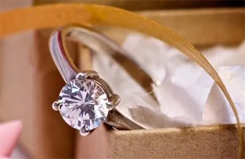 10克拉钻戒多少钱 十克拉钻石到底有多大