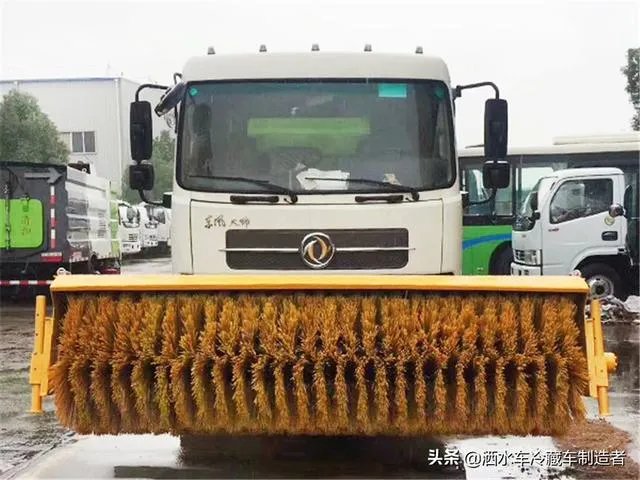 扫雪车扫雪刷是怎样扫雪的？