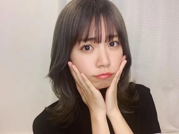 散发轻熟性感的魅力！号称日本“魔鬼上围”菜乃花！