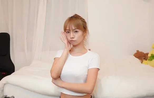 散发轻熟性感的魅力！号称日本“魔鬼上围”菜乃花！