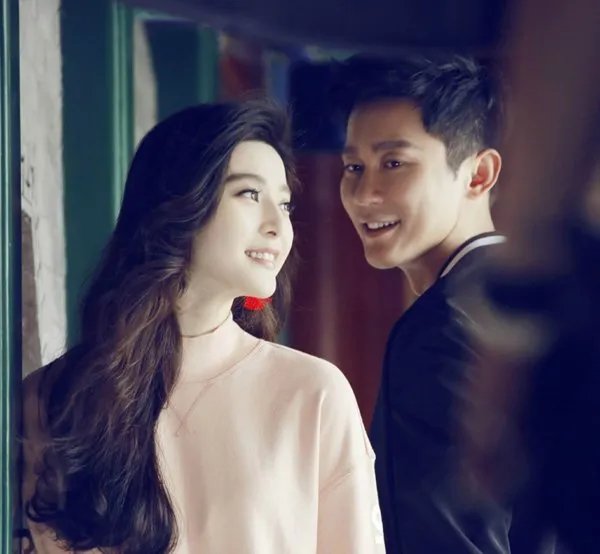 劲爆！李晨刚分手就有新恋情曝光，究竟是怎么回事？