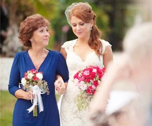 女儿结婚妈妈穿什么衣服好 新娘母亲着装技巧