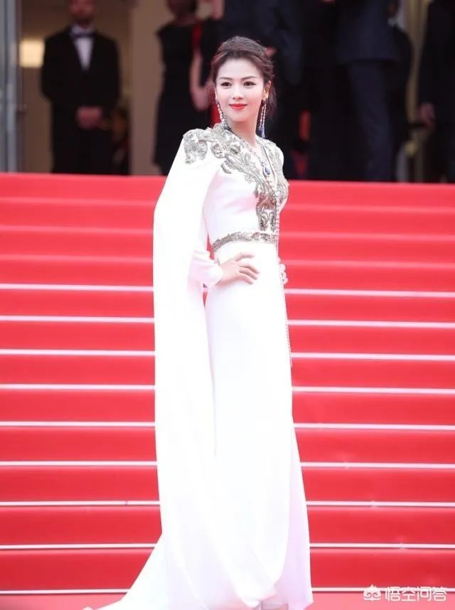 今日戛纳电影节红毯上，你最喜欢哪位女星？哪位的造型能惊艳四座？