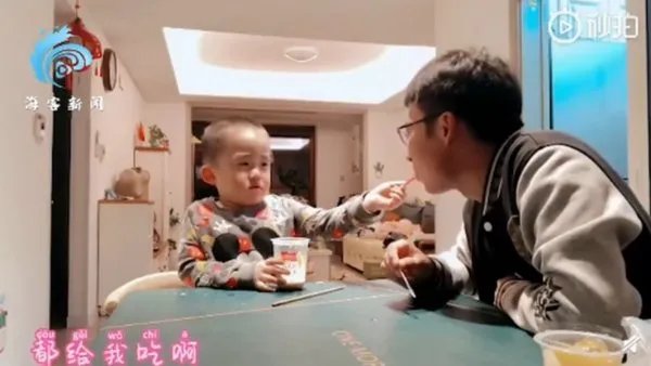 跟爸爸吃冰激凌聊到变老开始抹泪，儿子都说了什么？