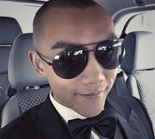 深扒郑恺剃光头的原因 惨遭兄弟团调侃“光头强”