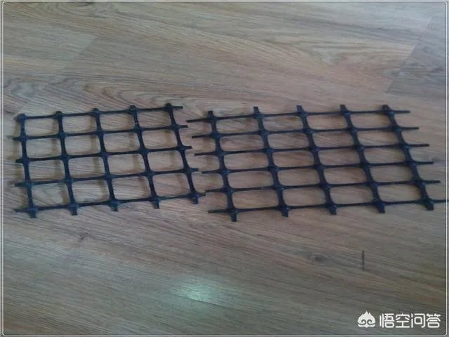 如何在路面铺设玻璃纤维土工格栅？