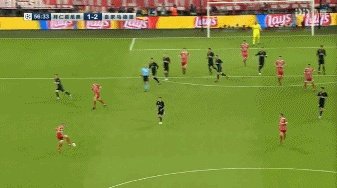 再次被皇马淘汰无缘欧冠决赛，拜仁的问题出在哪里？