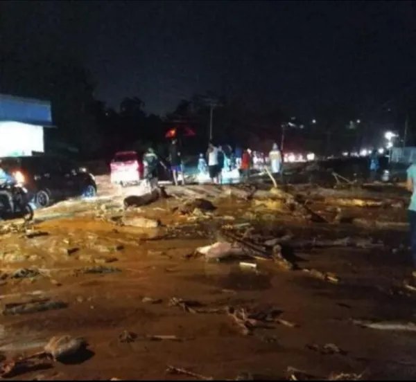 印度尼西亚山洪暴发，造成了怎样的灾害结果？