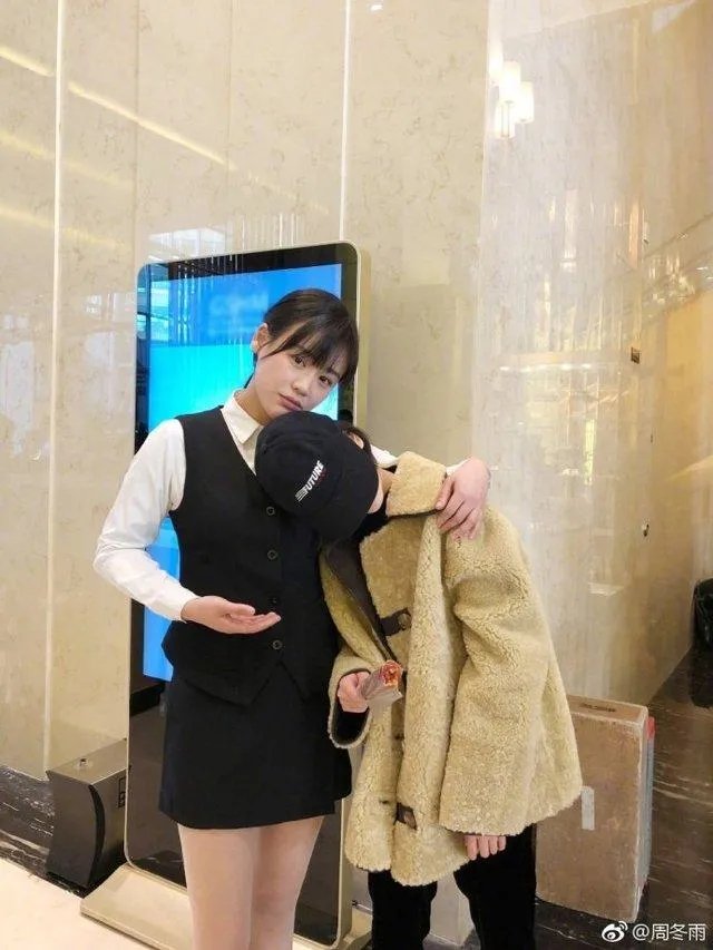 周冬雨探班马思纯，你怎么看？