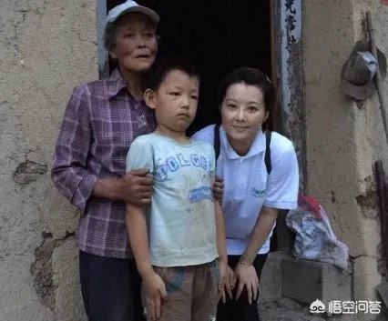 袁立做慈善微博晒图，被骂到处张扬吸眼球，做慈善就应该低调吗？