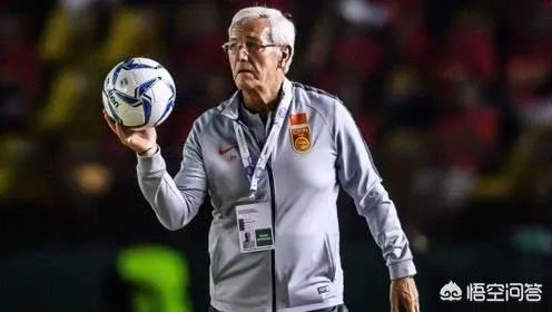 国足最新一期大名单出炉，锋线上有三名中锋，艾克森会再一次被安排到边路位置上吗？