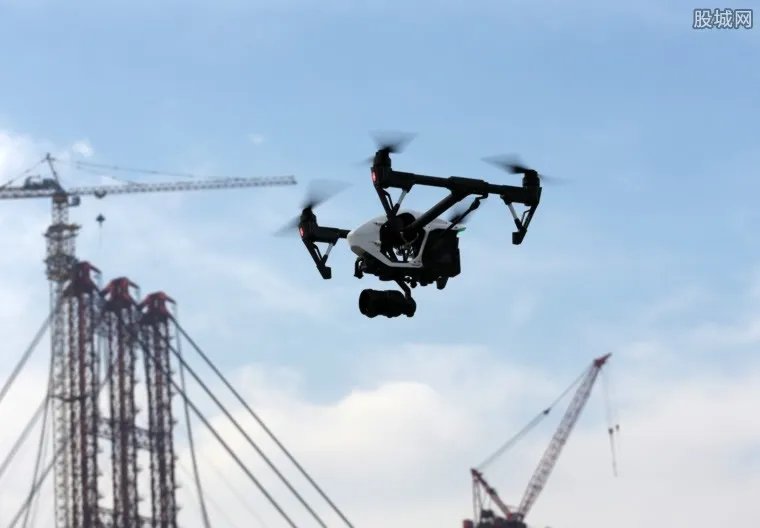 无人机越境走私 捣毁走私手机两个窝点涉案金额惊人