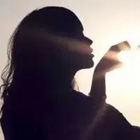 qq头像,唯美图片上带几个字,不是人物的,女生的