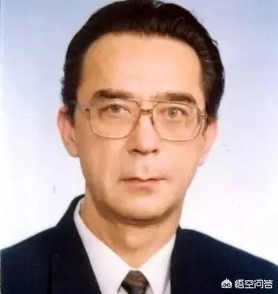 论相貌，王德民和何鸿燊谁帅？