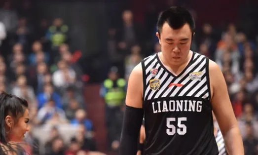 北京首钢和辽宁总决赛,裁判会不会把韩德君罚下去呢?