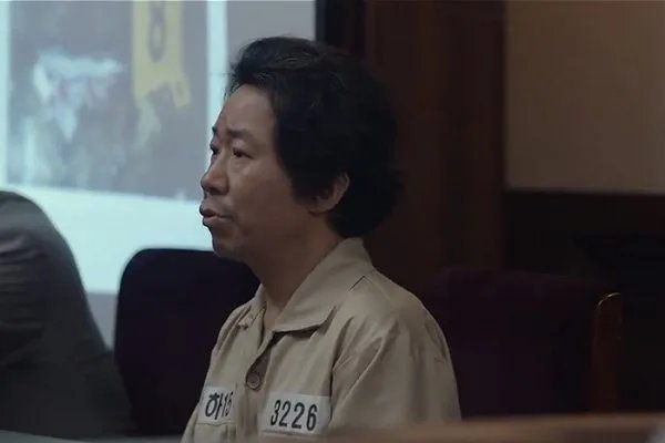 素媛案罪犯赵斗淳出狱回家画面曝光，为何他的手里一直握一个橘子？