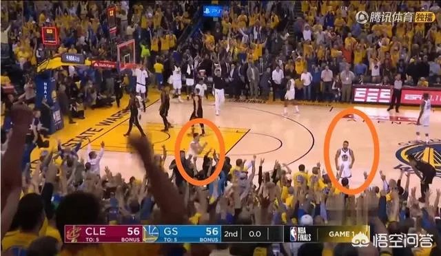 库里在总决赛第一场投压哨超远三分时，汤普森看上去比库里还紧张，怎么评价这种友谊？