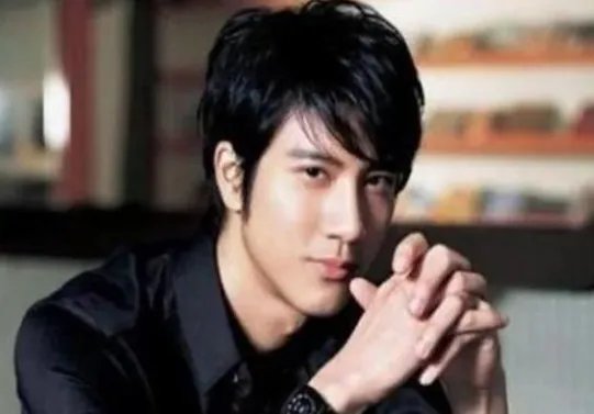 2013年王力宏冲到春晚后台，怒甩刘谦耳光，当年到底发生了什么？