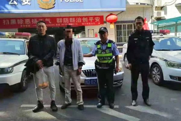 如何看待民警陪妻子逛街联手抓贼这件事？