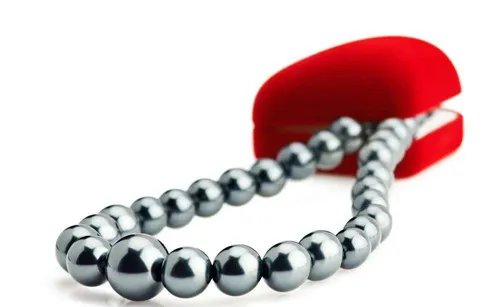 黑珍珠项链一般多少钱  戴珍珠项链有什么好处