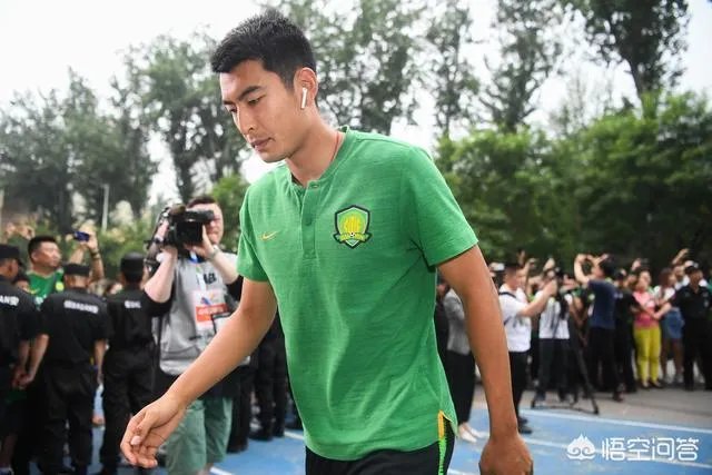 国足最新一期大名单出炉，锋线上有三名中锋，艾克森会再一次被安排到边路位置上吗？