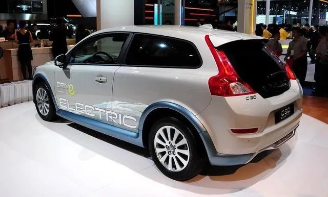 13年沃尔沃c30二手车值多少钱？