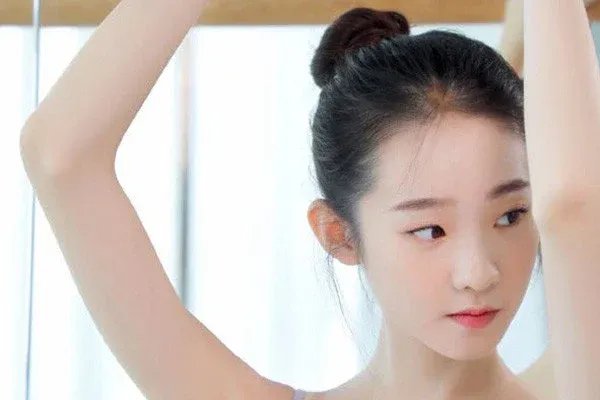 虞书欣小号为张艺凡打call，她们有着怎样的关系？