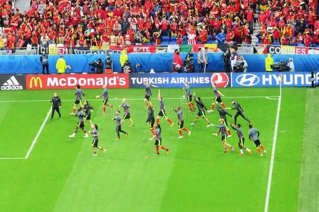 欧洲杯1/8决赛对阵出炉！多组强强对话，哪些球队能挺进八强？