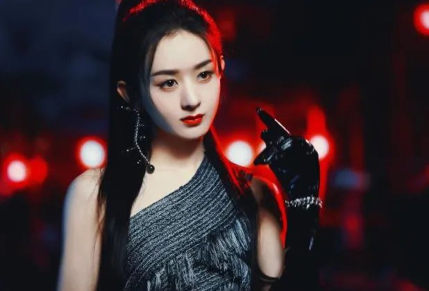 赵丽颖33岁生日，冯绍峰祝福瞬间被淹没，这到底是怎么回事？