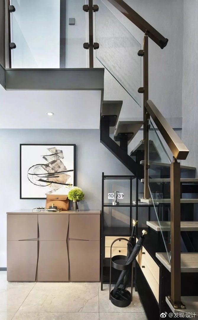 东莞万科金域广场Loft公寓都市生活中，日常的状态充满忙碌与...