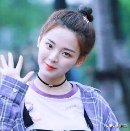 杨超越为什么会受人追捧？