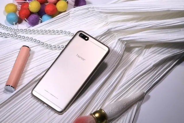 仅599元 高品质全面屏荣耀畅玩7今首销