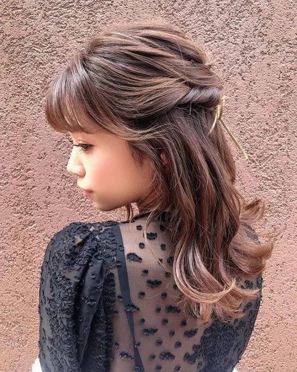 散发轻熟性感的魅力！号称日本“魔鬼上围”菜乃花！