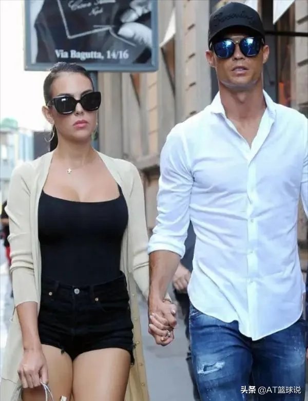 C罗女友乔治娜晒独自游玩美照，刚29分钟点赞数就超过了18万，你怎么看？