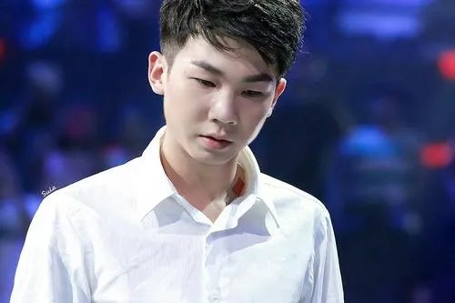 你如何看待白举纲放弃自己原有成就，投身乐队？