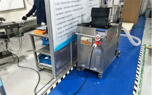 真空吸尘器怎么用