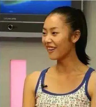 刘雯解约蔻驰后获国人力挺，18线小厂家愿花百万邀请其代言，后来如何？