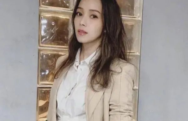 侯佩岑巧妙回应与昆凌撞图，哪些细节值得关注？