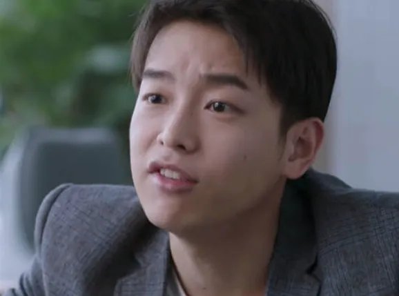 《都挺好》小蒙总真的喜欢明玉吗？年龄太小不懂爱