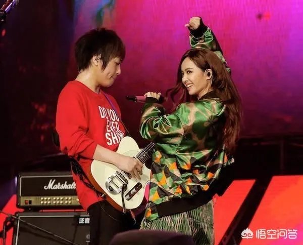 为什么蔡依林会和五月天阿信传绯闻？你觉得他们般配吗？