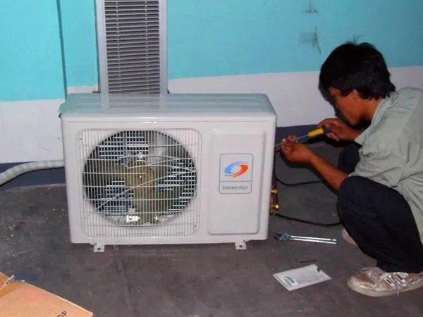 美的中央空调 已经运行 怎么再空调加氟