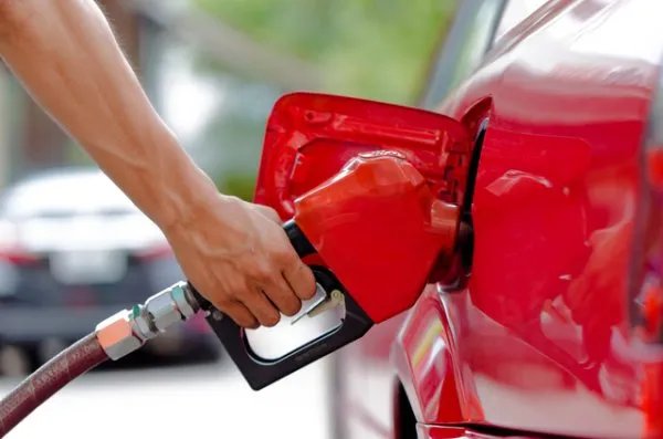 成品油价迎创纪录八连涨，影响成品油价格的因素有哪些？