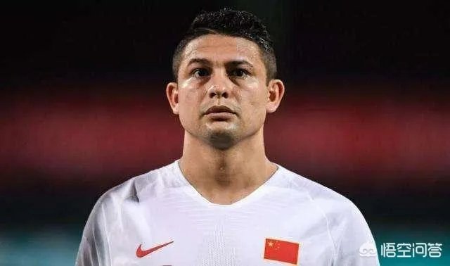 国足最新一期大名单出炉，锋线上有三名中锋，艾克森会再一次被安排到边路位置上吗？