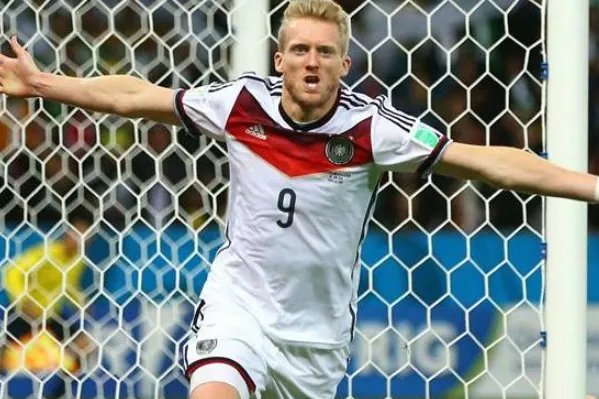 许尔勒为什么那么早退役