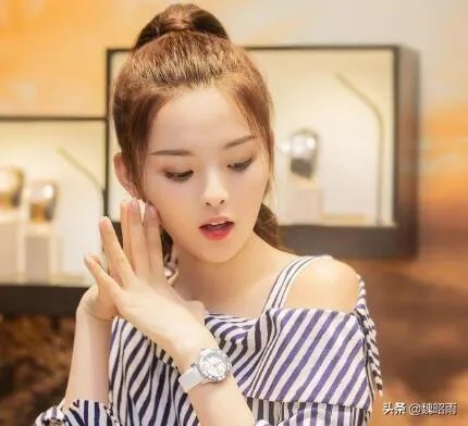 杨超越为什么会受人追捧？