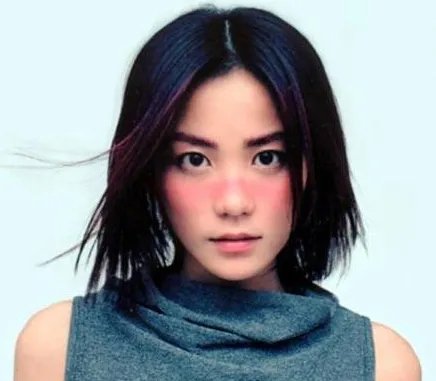 王菲女儿治疗兔唇花了几百万,嘴是治好了,但脸为何却越来越奇怪?