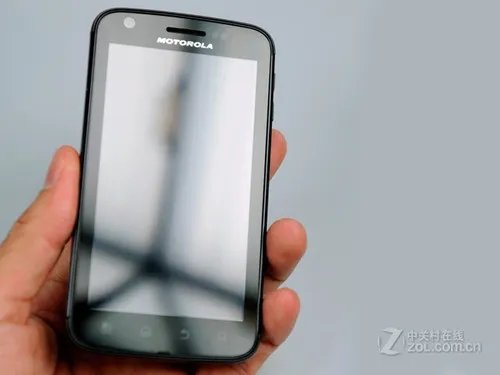 一机双核3G四英寸 摩托罗拉Atrix 4G狂降