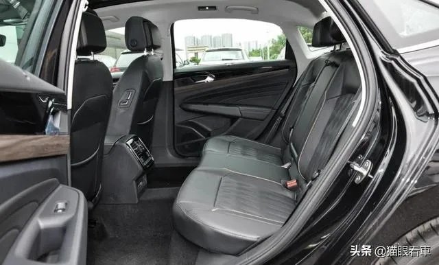 2019款380帕萨特轿车最高时速是多少公里？怎么样？